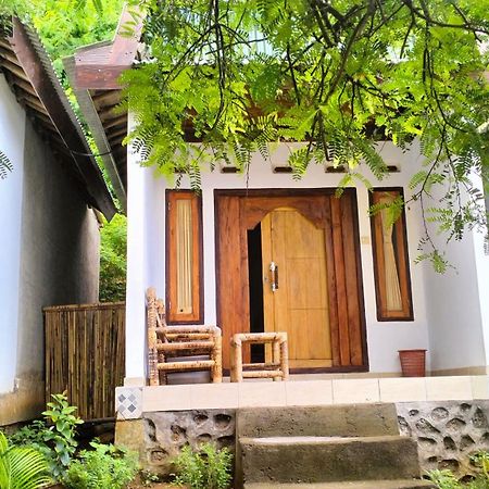 Diki Bungalows Kuta  Exteriör bild
