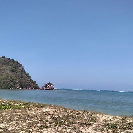 Diki Bungalows Kuta  Exteriör bild